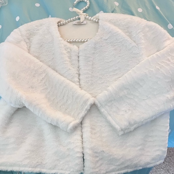 Calvin Klein White Faux Fur Shrug - Picture 1 of 3